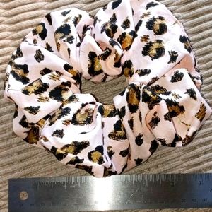 X-tra Large Cheetah Print Scrunchie